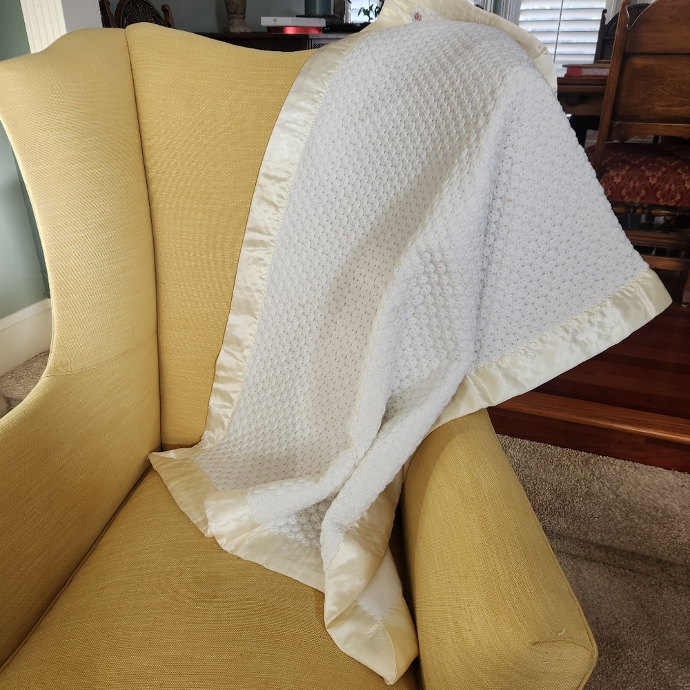 Vintage Quiltex Blanket White Throw Ribbon Binding 48 x 34 Home Bedding Made USA